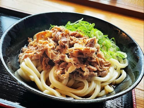 当店の人気メニュー「肉ぶっかけ」