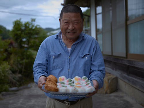 みんなが支えあって暮らしています。