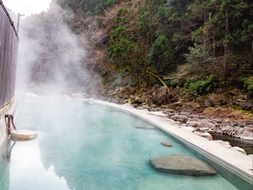 源泉かけ流しの秘湯・上湯温泉