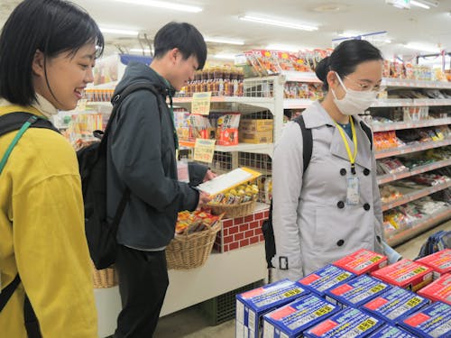 地域の商店でお買い物