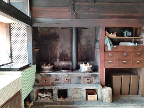 会場の「食と体験の宿まごころ」