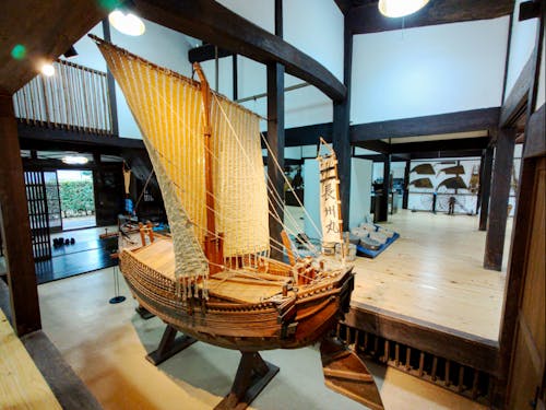 資料館では須佐の歴史や民俗を紹介