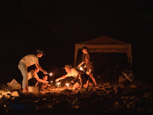 夜は満点の星空の下、河原で花火やサウナはいかがですか?