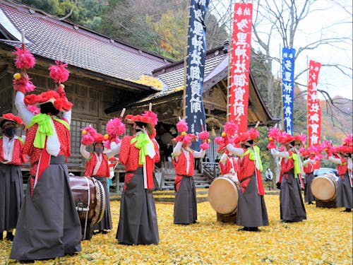 移住した人の中には、伝統芸能「かしらうち」の保存会に参加して活動する人も。