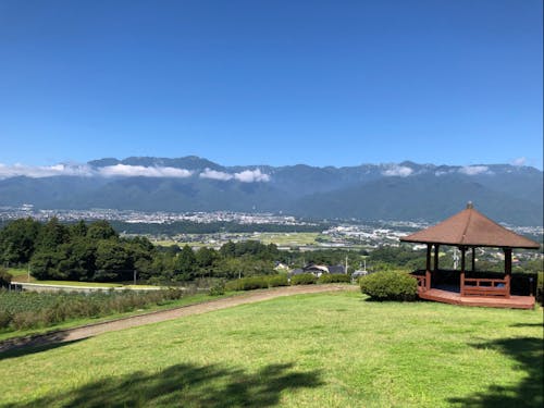 駒ヶ根市内を一望する丘