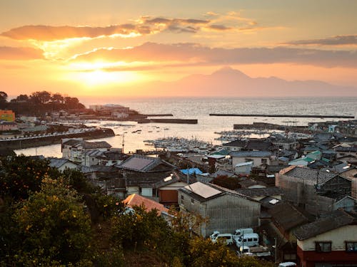 夕方にはみかん色に染まる河内校区