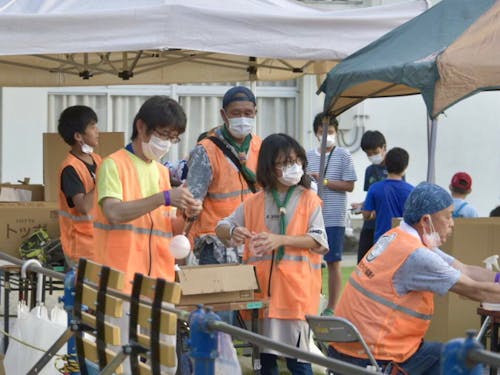 地元の中学生もお手伝いに来てくれました。