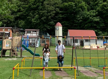 休日には多くの子育て世代が訪れる栗山公園