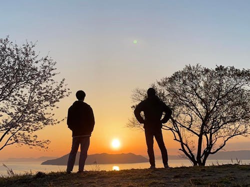 生徒と夕日を眺めるひととき