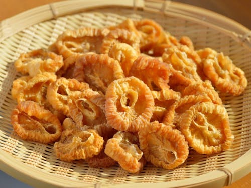 冬に、昼と夜の寒暖差と乾燥した空気の中で作られるへそ大根