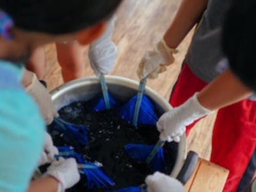 藍染体験の様子