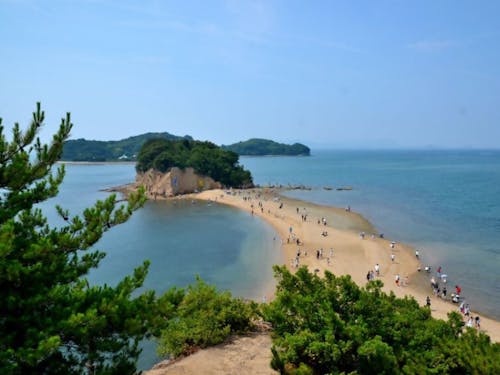 人気観光スポットの「エンジェルロード」