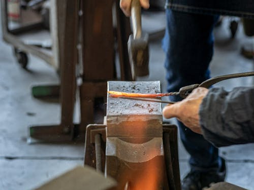 燕三条を訪れると本格鍛治体験もできます!