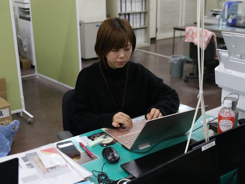 基本は庁舎でのデスクワークです