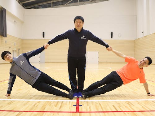 スポーツ交流推進室が活動する体育館にて