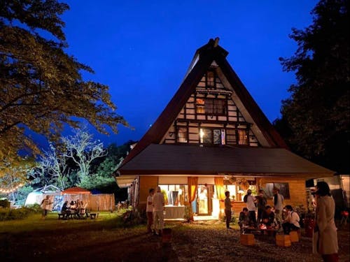 宿泊先の合掌ゲストハウス「かずら」の外観