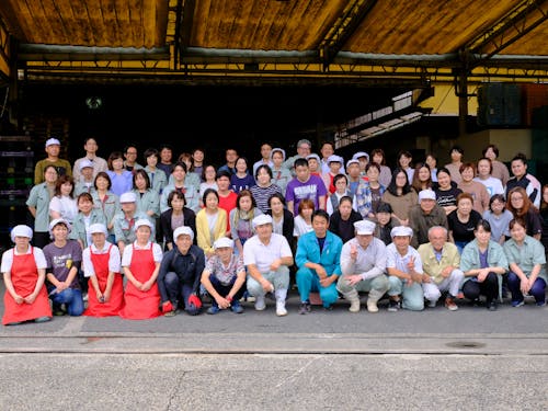 梅・柿の収穫時には全員がワンチームで結束します!