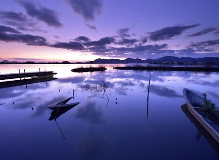 琵琶湖の夕焼けのリフレクションが美しい近江八幡市