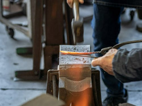 燕三条を訪れると本格鍛治体験もできます!