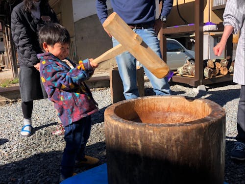 みんなでついたお餅は格別です!