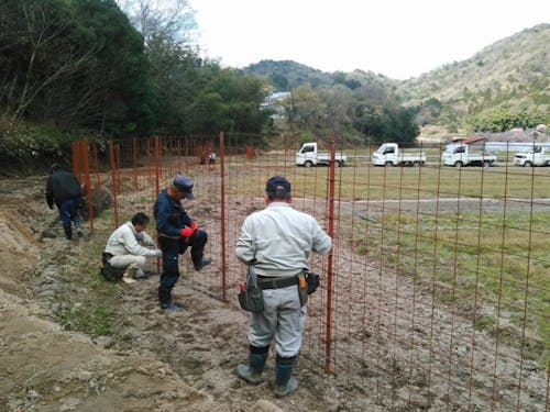 鳥獣被害の防護柵の設置・管理の様子