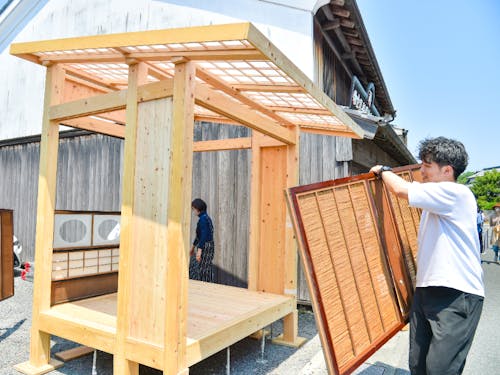 地域行事への参加:木の魅力を伝える組立て小屋「萩軒」