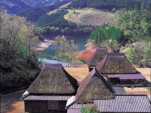 古民家宿泊施設の里山リゾートかるかや
