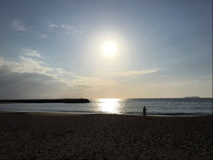 「南熱海」と言われるエリアの海岸。朝日も夕日もとても綺麗です