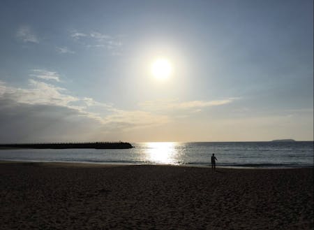 「南熱海」と言われるエリアの海岸。朝日も夕日もとても綺麗です