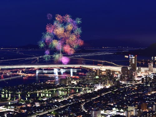 瀬戸内海から打ちあがる高松まつりの花火大会