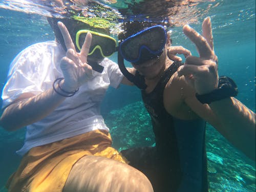 透き通る海で遊べます。