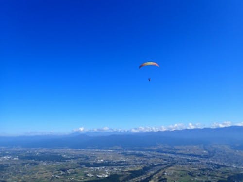 鳩吹山から伊那谷を一望!世界的にみても良質な上昇気流にのれるパラグライダースポット