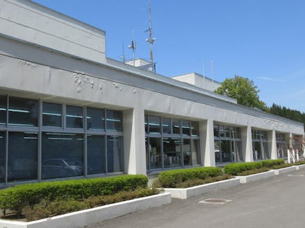 新郷村役場庁舎