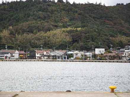 海士町は日本海に囲まれた人口2200人の離島