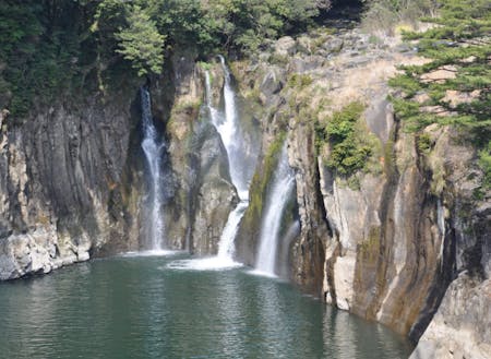 須木地区にある小野湖とままこ滝
