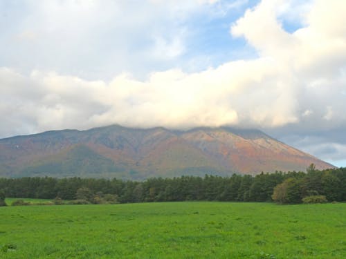 紅葉に染まる岩手山