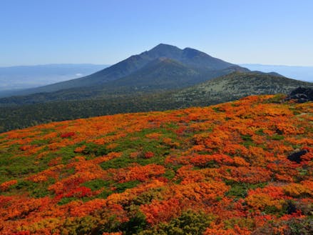 紅葉がとにかく美しい三ツ石山から望む岩手山
