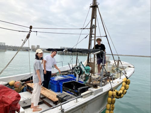 漁師さんから直接使い終えた漁具を回収