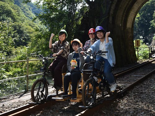 東吾妻町の吾妻峡レールバイク「アガッタン」」