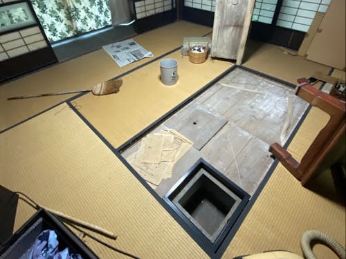 炉のある和室。お茶を楽しむことができます。