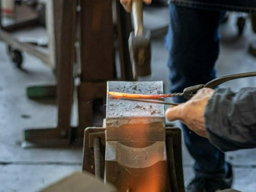 燕三条を訪れると本格鍛治体験もできます!