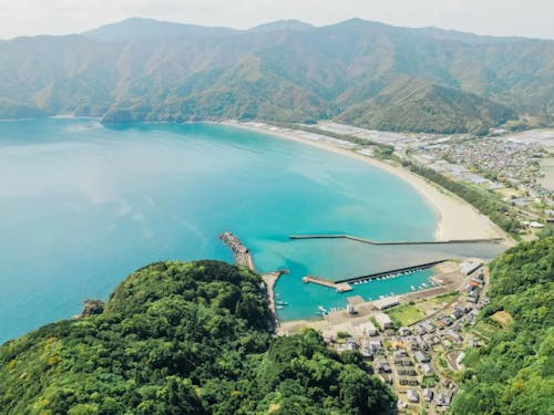 ↑ 四万十町内で海に面している「興津地区」。