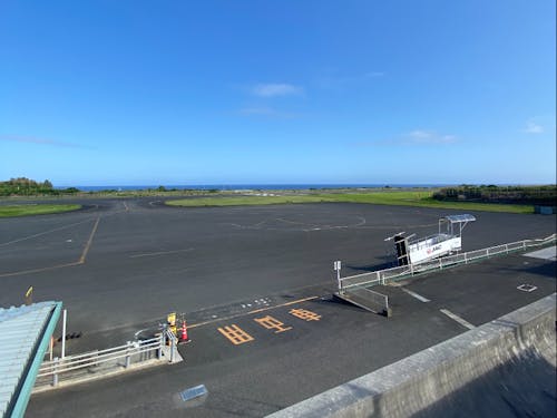初めて降り立った、潮風香る沖永良部島の空港。