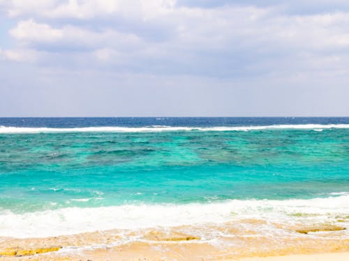 島ならではの綺麗な海を楽しめる大浜海浜公園までは車で20分!
