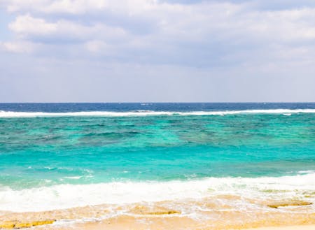 島ならではの綺麗な海を楽しめる大浜海浜公園までは車で20分！