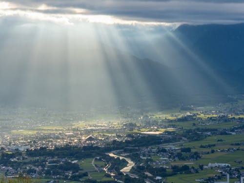 北アルプスの麓に広がる田園と住宅。ほどほどに田舎でほどほどに便利