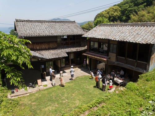 城谷耕生さんがオープンした小浜町の「刈水庵」。地域のデザイン拠点になっています
