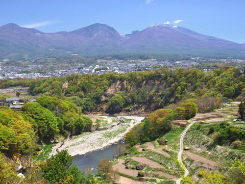 山、川に囲まれた小諸は、自然が豊かで水や野菜が美味しい田舎