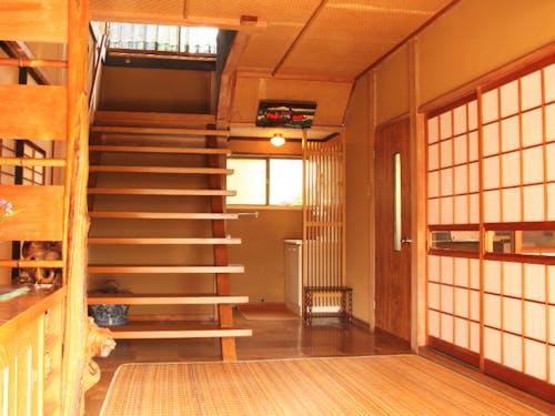 温泉街に構えたお試し住宅は、空き家を活用。