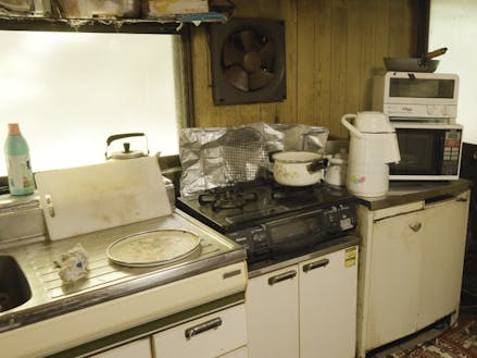 台所は少し歪な造りなので改修するのをおすすめします。